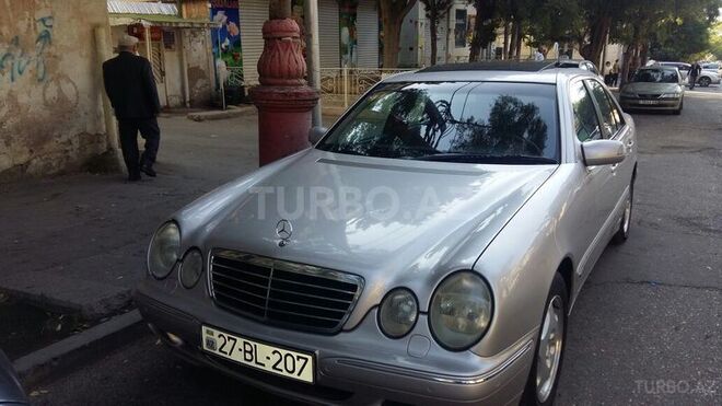 Mercedes E 280 2001, 190,000 km - 2.8 l - Bakı