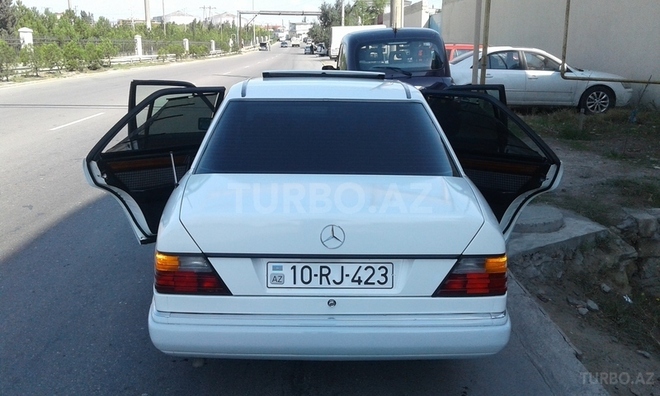 Mercedes E 230 1992, 430,000 km - 2.3 л - Bakı