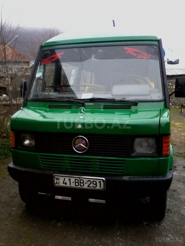 Mercedes 208 D 1993, 250,000 km - 2.3 л - Şəki
