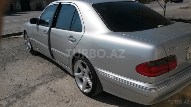 Mercedes E 320 2001, 176,500 km - 3.2 л - Bakı