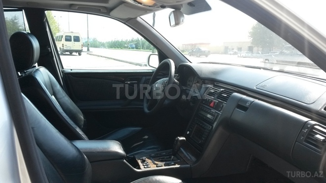 Mercedes E 320 2001, 176,500 km - 3.2 л - Bakı