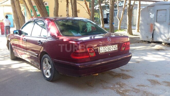 Mercedes E 220 1998, 26,000 km - 2.9 l - Bakı