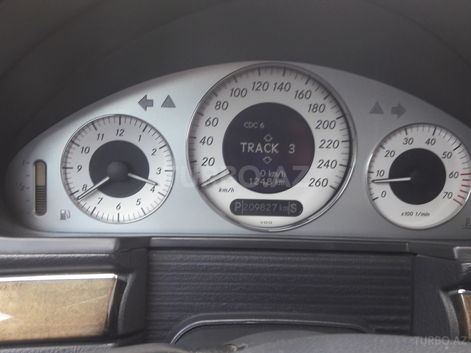 Mercedes E 320 2002, 209,000 km - 3.2 l - Bakı
