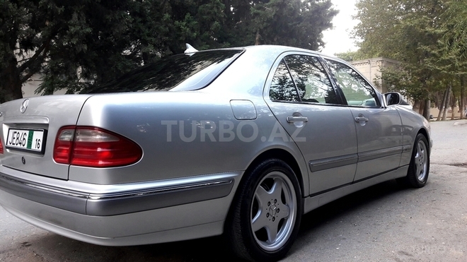 Mercedes E 240 2000, 208,000 km - 2.6 l - Bakı