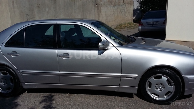 Mercedes E 270 2001, 400,300 km - 2.7 l - Sumqayıt