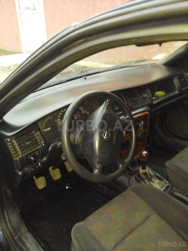 Opel Vectra 1998, 403,732 km - 1.6 l - Quba
