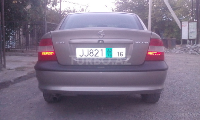 Opel Vectra 1996, 280,000 km - 1.6 l - Gəncə