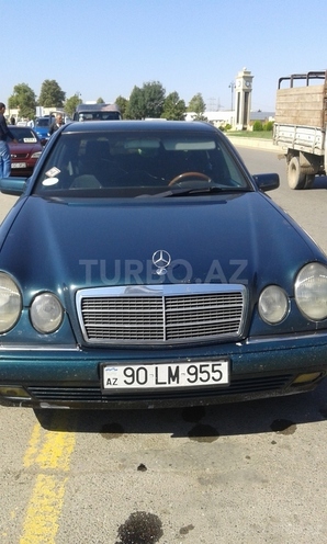 Mercedes E 220 1998, 647,560 km - 2.2 l - Qazax