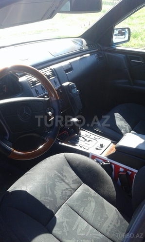 Mercedes E 220 1998, 647,560 km - 2.2 l - Qazax