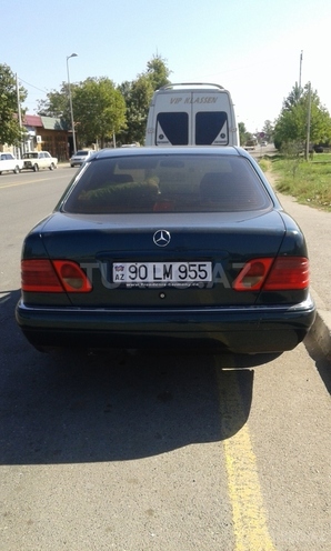 Mercedes E 220 1998, 647,560 km - 2.2 l - Qazax