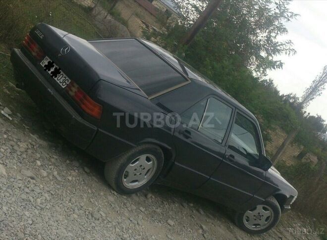Mercedes 190 1990, 220,789 km - 2.0 l - Quba