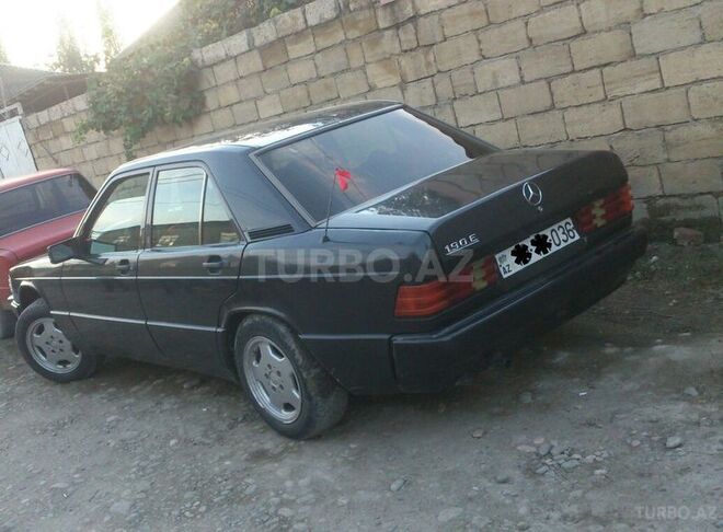 Mercedes 190 1990, 220,789 km - 2.0 l - Quba