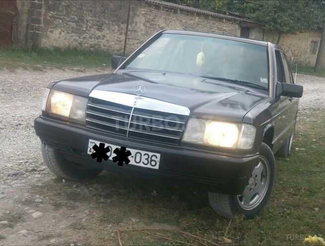 Mercedes 190 1990, 220,789 km - 2.0 l - Quba
