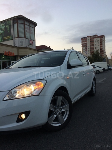Kia Ceed 2010, 125,000 km - 2.0 l - Bakı
