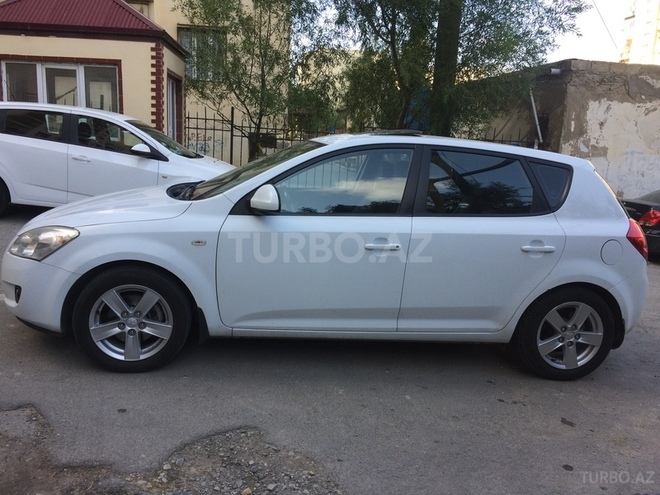 Kia Ceed 2010, 125,000 km - 2.0 l - Bakı