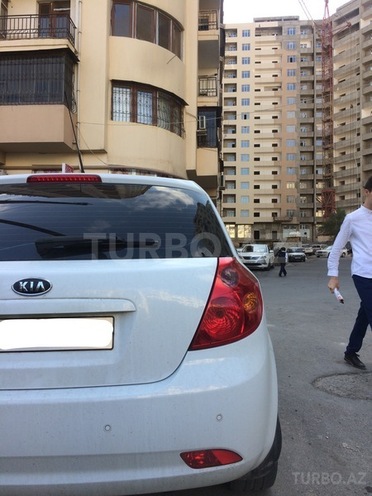 Kia Ceed 2010, 125,000 km - 2.0 l - Bakı