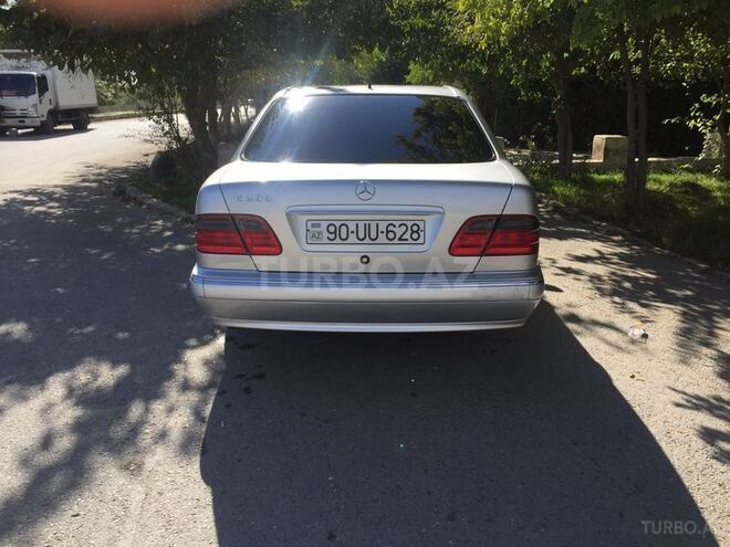 Mercedes E 280 2001, 120,000 km - 2.8 l - Bakı