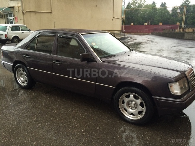 Mercedes E 200 1991, 251,041 km - 2.0 l - Bakı