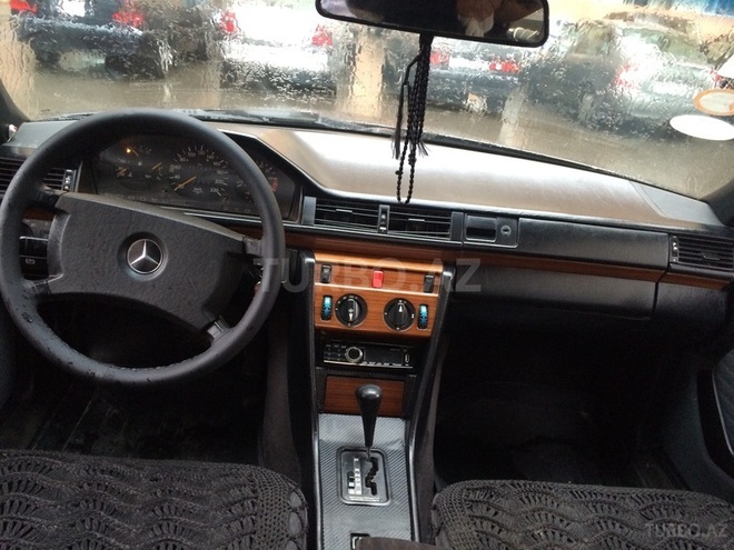 Mercedes E 200 1991, 251,041 km - 2.0 l - Bakı