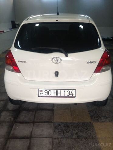Toyota Yaris 2010, 180,000 km - 1.3 л - Bakı