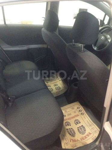 Toyota Yaris 2010, 180,000 km - 1.3 л - Bakı