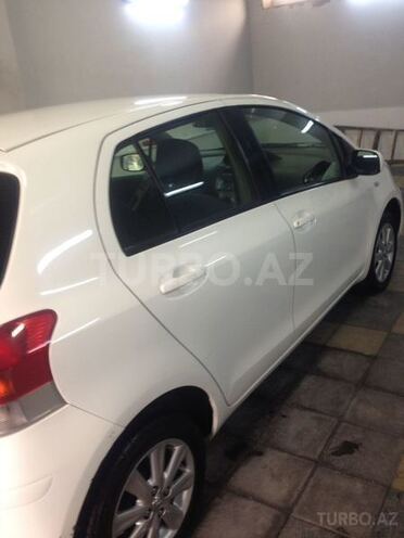 Toyota Yaris 2010, 180,000 km - 1.3 л - Bakı