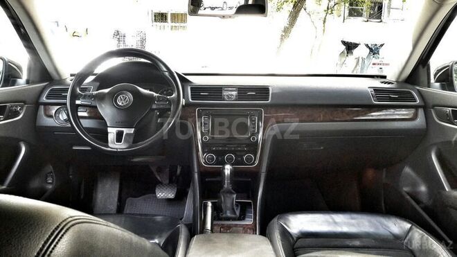 Volkswagen Passat 2011, 130,000 km - 2.5 л - Bakı