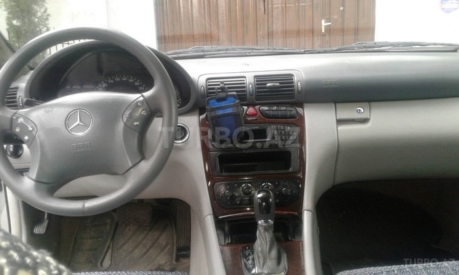 Mercedes C 240 2001, 200,000 km - 2.6 l - Tovuz