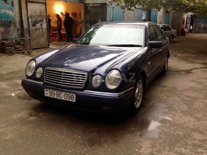 Mercedes E 240 1999, 210,000 km - 2.4 л - Bakı