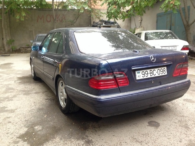 Mercedes E 240 1999, 210,000 km - 2.4 л - Bakı
