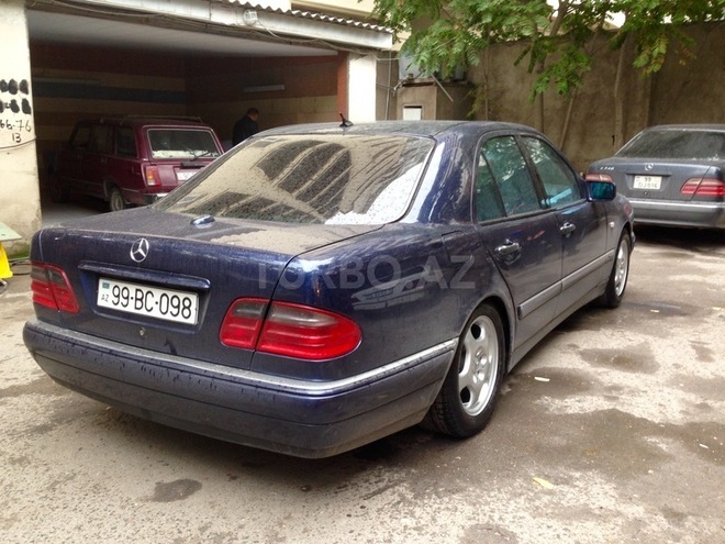 Mercedes E 240 1999, 210,000 km - 2.4 л - Bakı