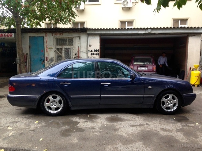 Mercedes E 240 1999, 210,000 km - 2.4 л - Bakı