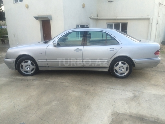 Mercedes E 240 1999, 270,000 km - 2.4 l - Sumqayıt