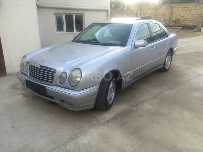 Mercedes E 240 1999, 270,000 km - 2.4 l - Sumqayıt