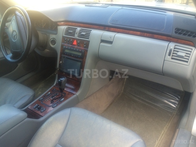 Mercedes E 240 1999, 270,000 km - 2.4 l - Sumqayıt