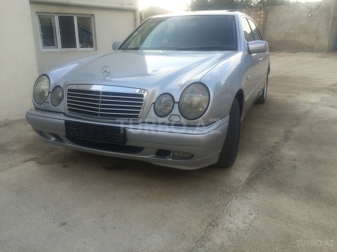 Mercedes E 240 1999, 270,000 km - 2.4 l - Sumqayıt