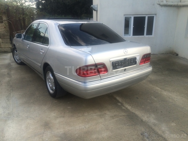 Mercedes E 240 1999, 270,000 km - 2.4 l - Sumqayıt