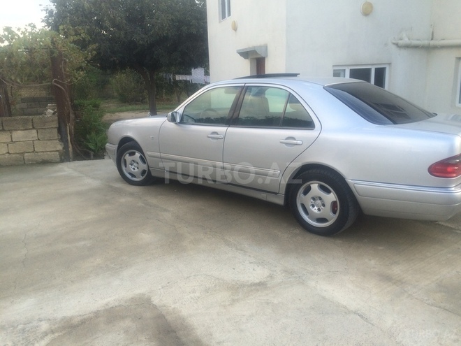 Mercedes E 240 1999, 270,000 km - 2.4 l - Sumqayıt