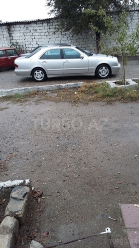 Mercedes E 270 2001, 4,003,100 km - 2.7 l - Sumqayıt