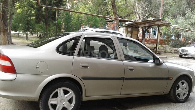 Opel Vectra 1996, 220,000 km - 1.8 л - Sumqayıt