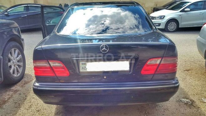 Mercedes E 200 2001, 186,000 km - 2.0 l - Bakı