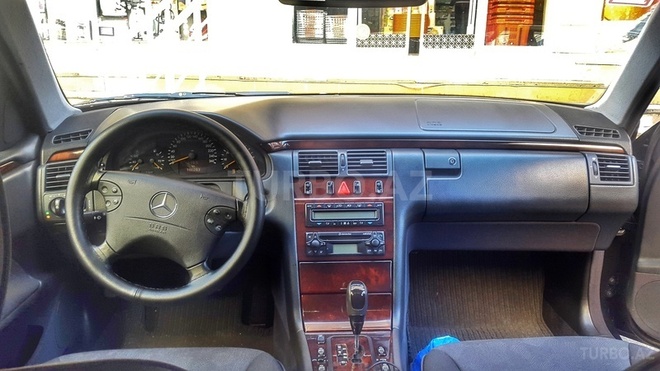 Mercedes E 200 2001, 186,000 km - 2.0 l - Bakı
