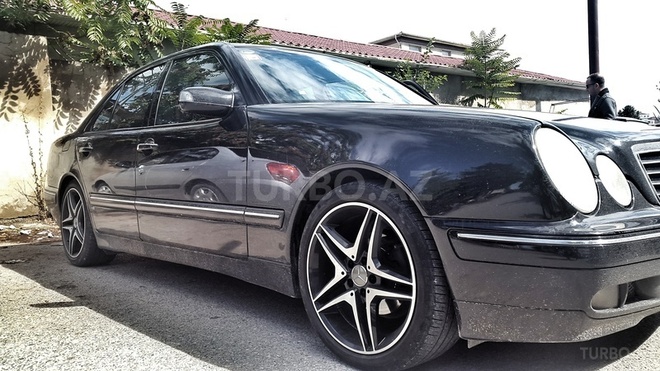 Mercedes E 200 2001, 186,000 km - 2.0 l - Bakı