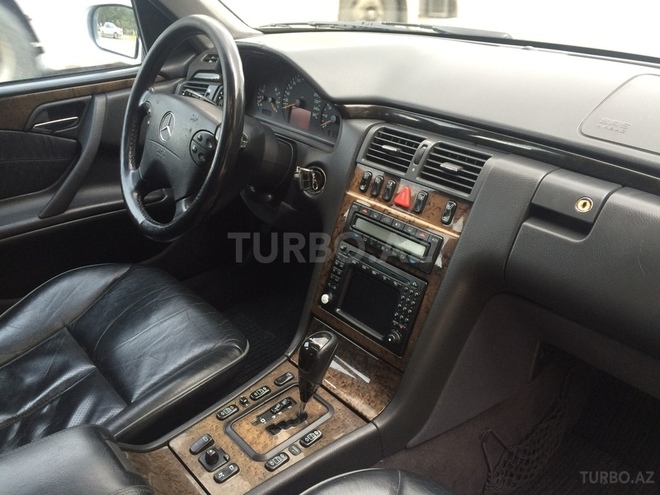 Mercedes E 240 2000, 217,500 km - 2.4 l - Sumqayıt