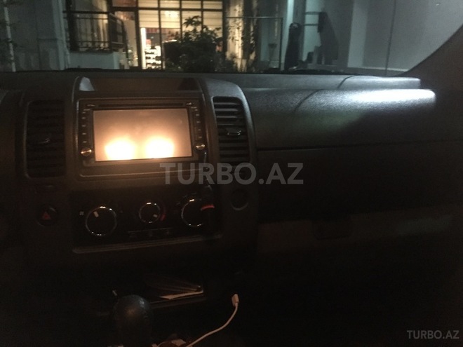 Nissan Navara 2013, 102,000 km - 2.5 l - Bakı