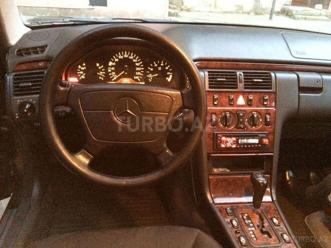 Mercedes E 240 1998, 285,000 km - 2.4 l - Bakı