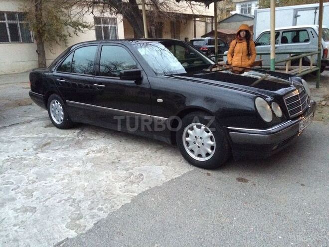 Mercedes E 240 1998, 285,000 km - 2.4 l - Bakı