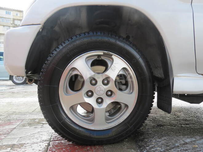 Mitsubishi Pajero io 2002, 190,000 km - 2.0 l - Bakı