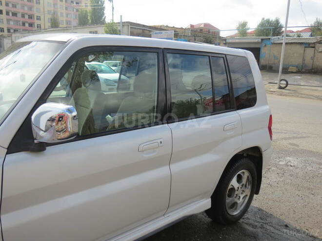 Mitsubishi Pajero io 2002, 190,000 km - 2.0 l - Bakı