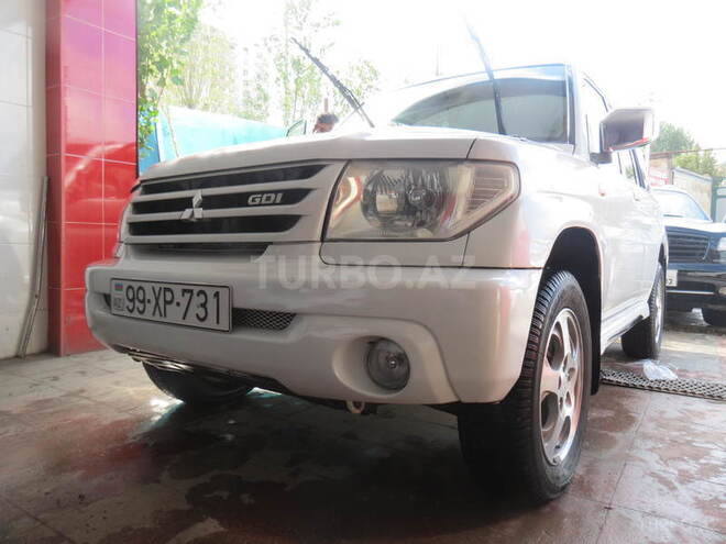 Mitsubishi Pajero io 2002, 190,000 km - 2.0 l - Bakı